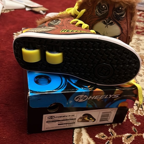 Heelys Kids Orangutan Brown skate wheels shoes sneakers US Size 1 , 2, 3 - Picture 3 of 4